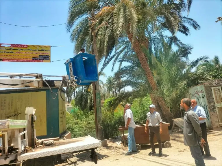 محافظ أسيوط يشدد على تحصيل مستحقات الدولة من الإعلانات وحملات لإزالة