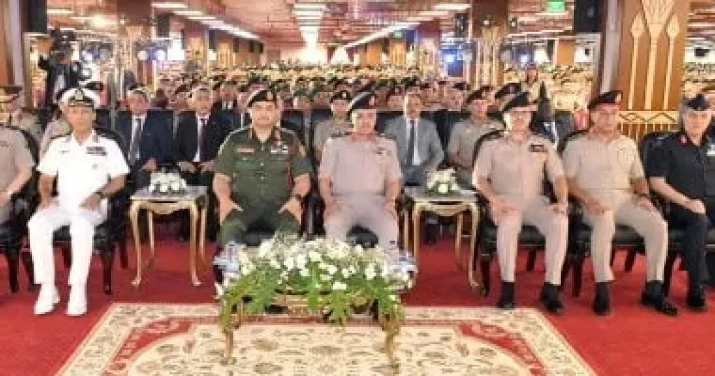 الفريق أحمد خليفة يشهد تخرج دورات جديدة من دارسى الأكاديمية العسكرية للدراسات العليا