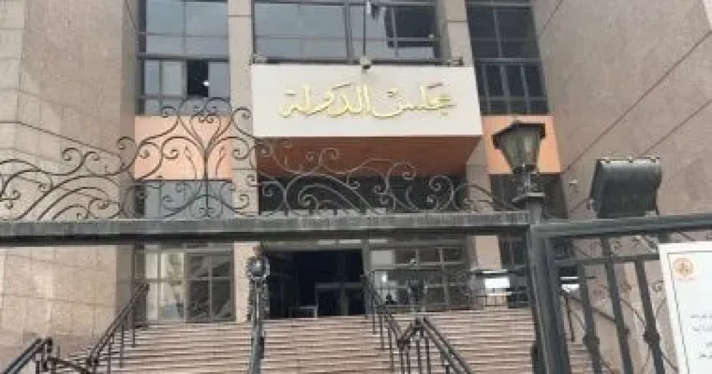 مفوضى الإدارية العليا توصى بتأييد إلغاء الرخصة الحمراء لصيدلية خالفت الشروط