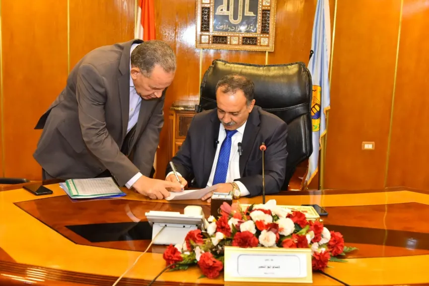 محافظ أسيوط يعتمد نتيجة امتحانات الفصل الدراسي الثاني للشهادة الاعدادية بنسبة نجاح 78.89% للعامة