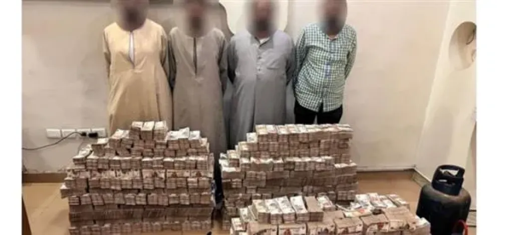 ضبط 4 متهمين بحيازة خام ذهب وأسلحة ومخدرات في قنا