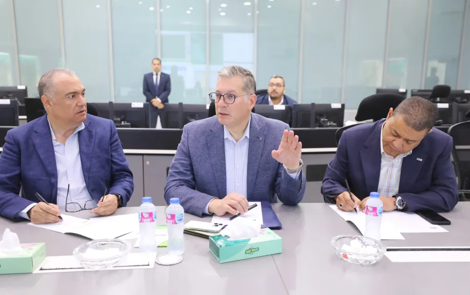 عودة تدريجية لضخ الغاز للقطاع الصناعي.. ووزير البترول يتابع من مركز التحكم