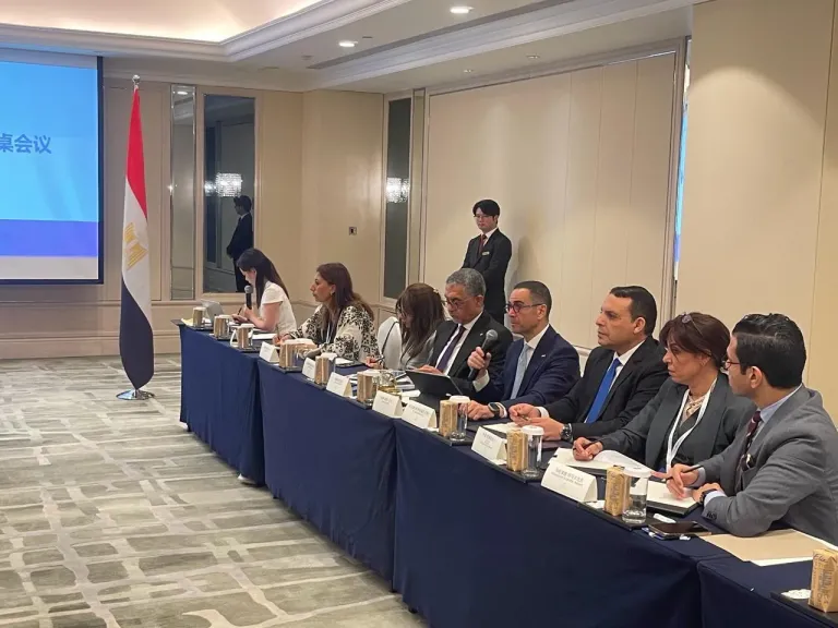 وزير الاستثمار  يشارك بفعاليات المائدة المستديرة لقطاع السيارات بمدينة شنغهاى