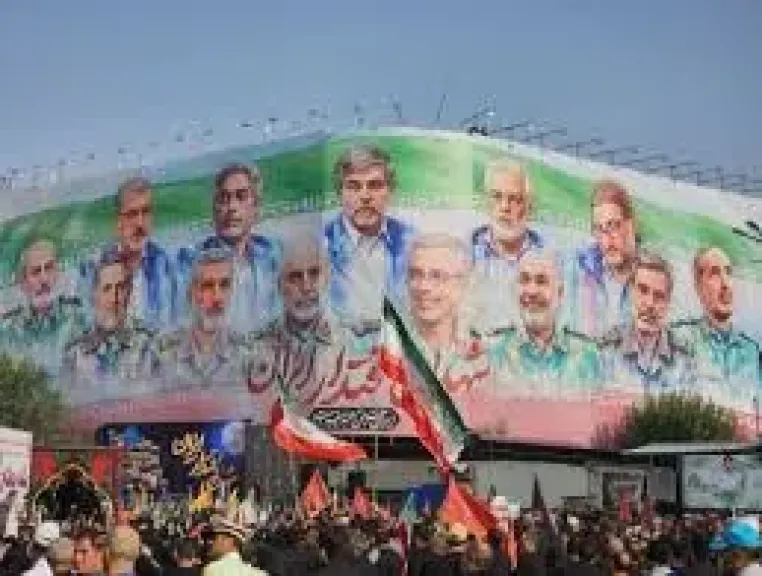 إيران تشيع جثامين ضحايا الحرب مع إسرائيل بحضور عدد من القادة