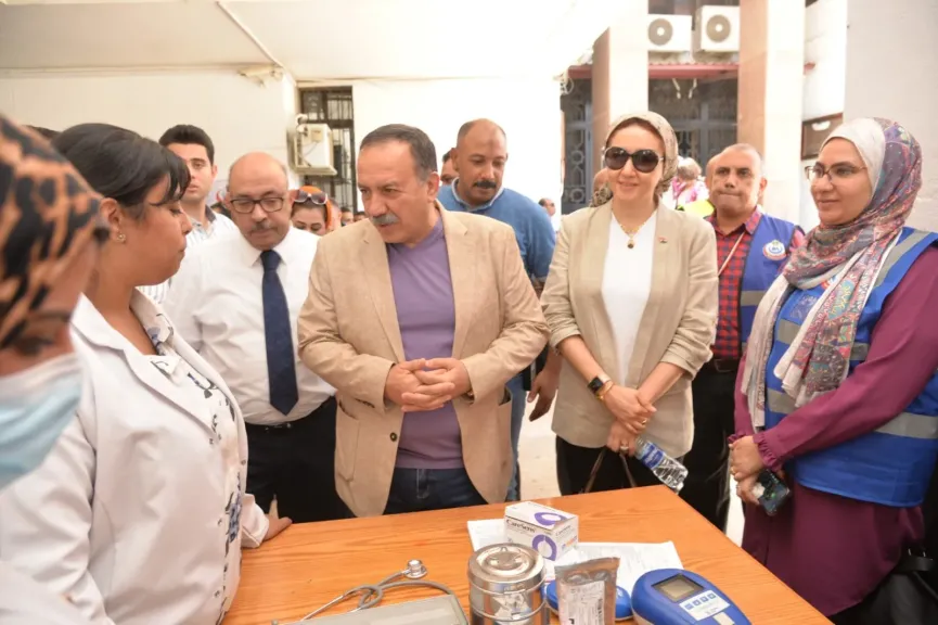 محافظ أسيوط يطلق أكبر حملة للتبرع بالدم تحت شعار ”تبرعك بالدم حياة