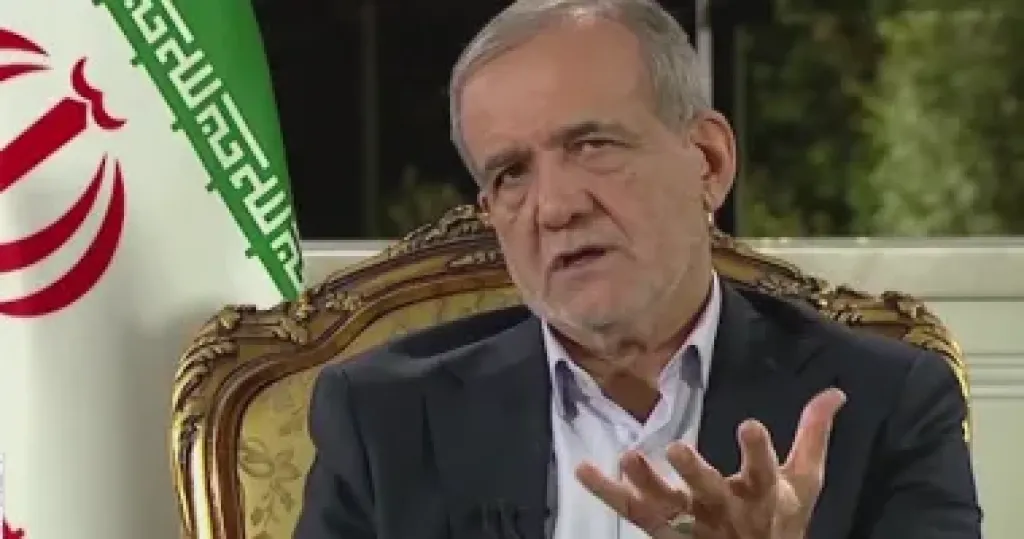 الرئيس الإيراني يشيد بـ”وحدة الشعب” خلال مراسم تشييع ضحايا الحرب مع إسرائيل