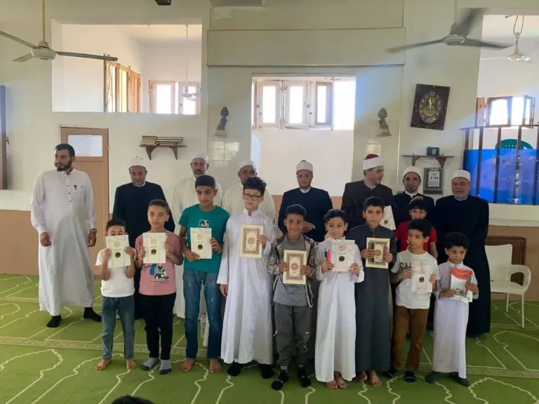 أوقاف الشرقية تكرم الاطفال حافظة القرآن الكريم خلال القافله الدعوية  بالعاشر من رمضان