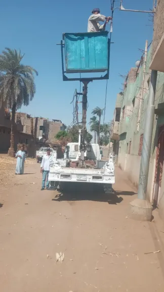 محافظ أسيوط مواصلة صيانةوتركيب كشافات جديدة.والوحدة المحلية