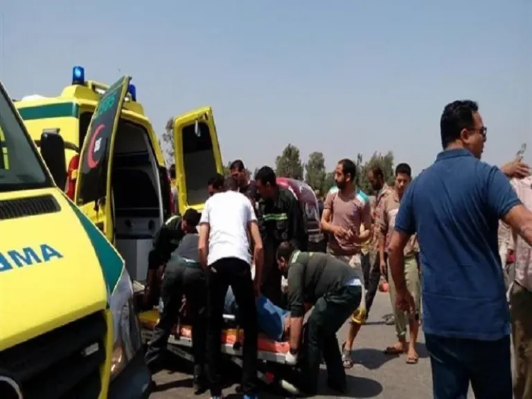 حادث تصادم بطريق سفاجا - قنا يودي بحياة شخصين ويصيب 4 آخرين