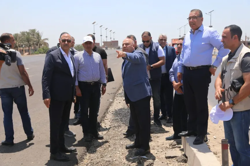 وزير الصناعة والنقل في جولة تفقدية  لمتابعة تطوير الطريق الدائري الإقليمي بطول 152 كم  و توافر وسائل الامن  والسلامة