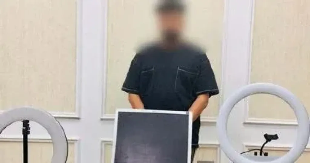الداخلية تضبط صانع محتوى يصور فيديوهات خادشة للحياء.