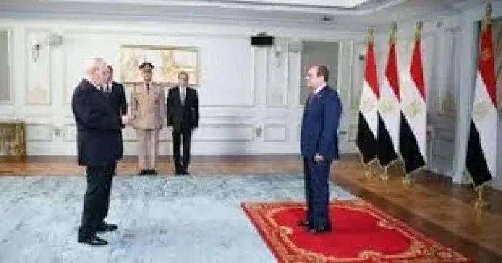 رئيس مجلس الدولة يؤدي اليمين الدستورية أمام الرئيس السيسي