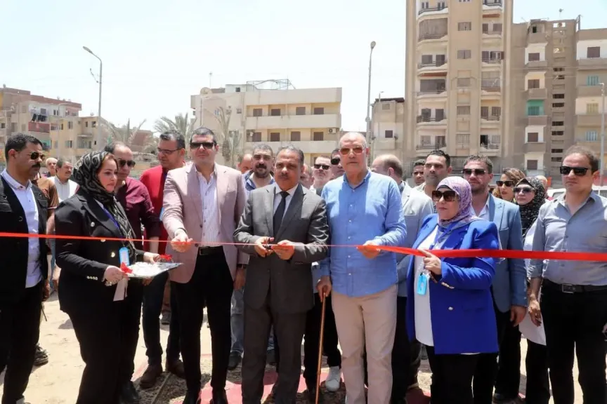 محافظ الشرقية يفتتح سوق اليوم الواحد بمنطقة الصيادين بالزقازيق