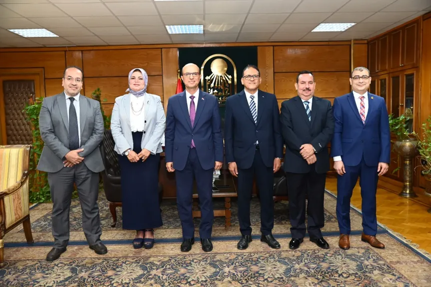 رئيس جامعة  يترأس لجنة اختيار عميد كلية الطب البيطري بجامعة أسيوط