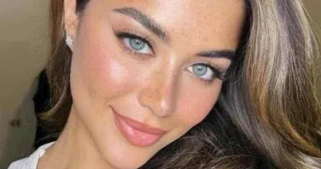يارا السكرى بإطلالة بيضاء فى أحدث صور لها قبل انتهائها من تصوير صقر وكناريا