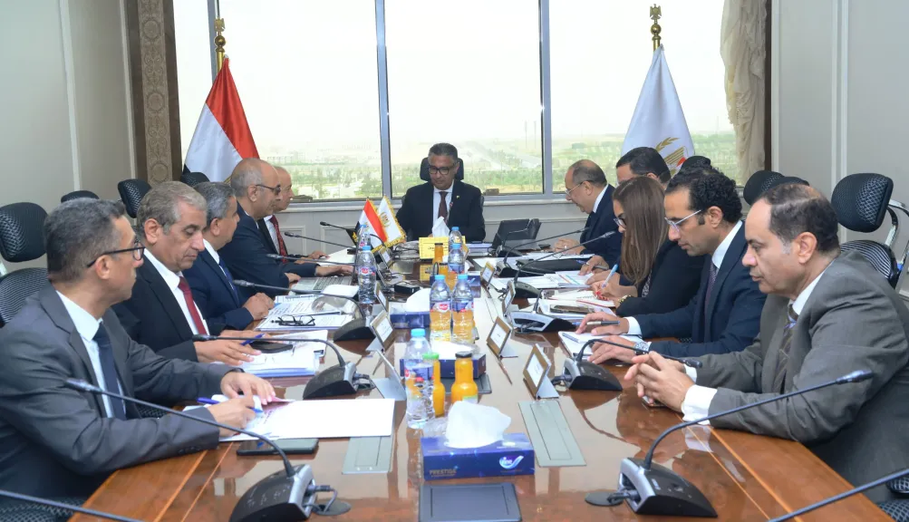 وزير التموين يتابع انتظام منظومة الطحن وتطوير شركات المطاحن لدعم الأمن الغذائي.