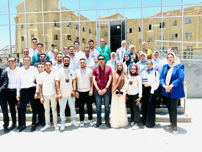 نائب محافظ سوهاج يقود حملة شبابية للتبرع بالدم احتفالًا باليوم العالمي..صور