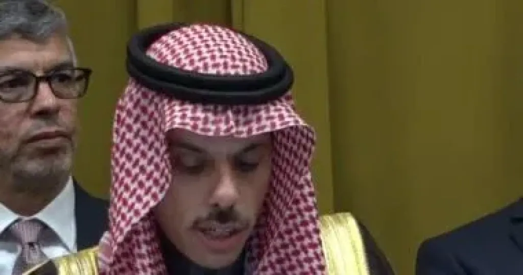 وزير خارجية السعودية يتلقى رسالة من نظيره الإيراني لتعزيز بالعلاقات الثنائية