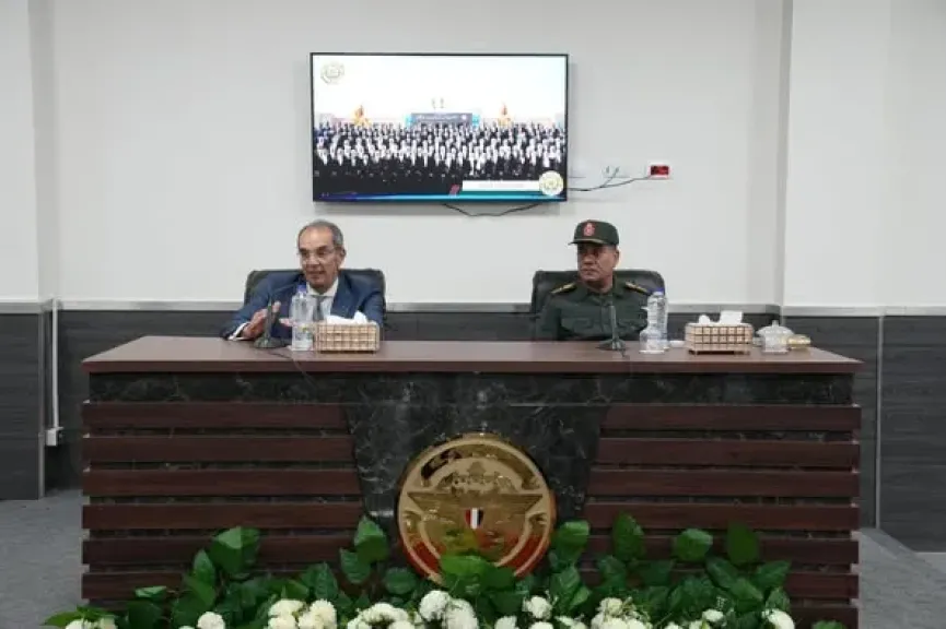 وزير الاتصالات يلتقى بالمتقدمين للإلتحاق بمبادرة ” الرواد الرقميون” فى بداية إختبارات القبول بمقر الأكاديمية العسكرية المصرية بالعاصمة الإدارية