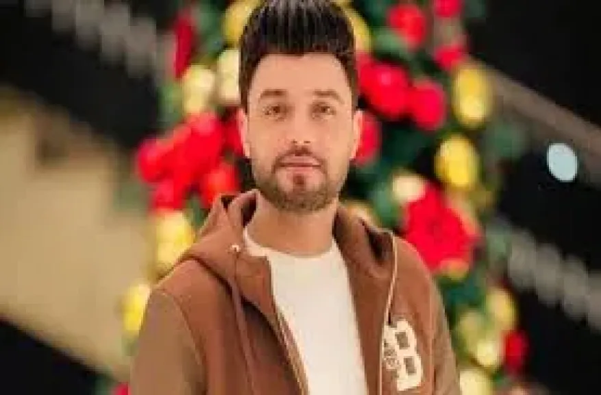 تامر حسنى ينعى الفنان أحمد عامر