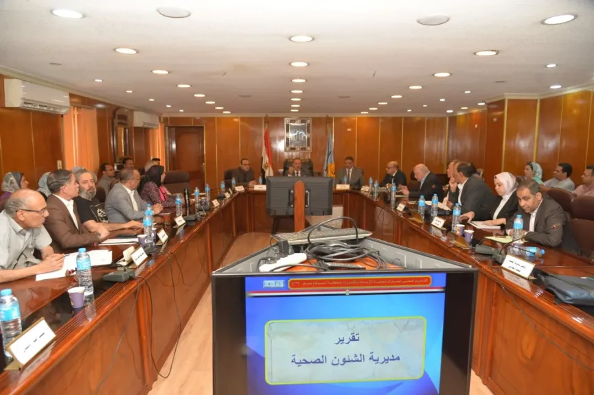 محافظ أسيوط يترأس أولى جلسات المجلس الإقليمي للصحة بالتشكيل