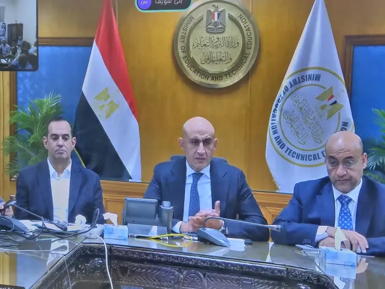 محافظ أسيوط يتابع فتح لجان امتحانات الثانوية