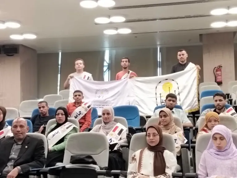 جامعة أسيوط تنظم زيارة ميدانية لوفد من طلابها ذوي الإعاقة إلى الأكاديمية