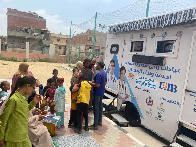 قافلة تُقدم أكثر من 740 خدمة طبية مجانية لأهالي قرية بني عفان ببنى سويف