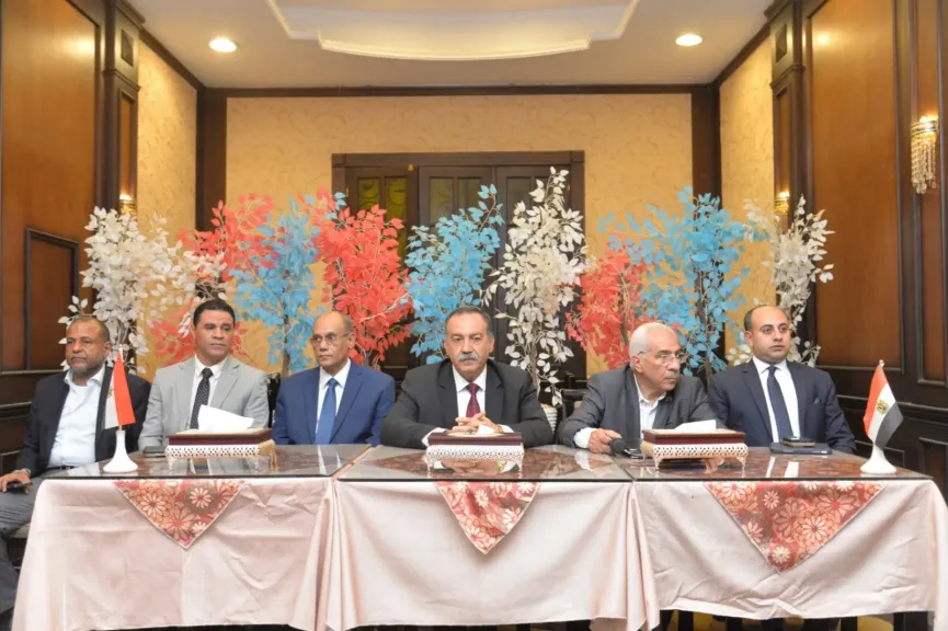 محافظ أسيوط يلتقي مجلس إدارة نادي أسيوط الرياضي