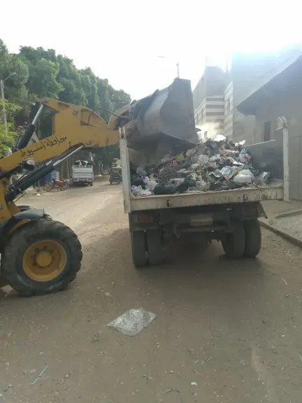 محافظ أسيوط: أعمال النظافة ورفع المخلفات والقمامة متواصلة
