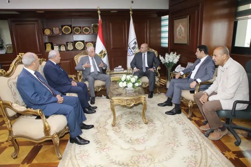محافظ بني سويف يستقبل مستشار رئيس الجمهورية للتنمية المحلية ووفد مرافق له ورئيس هيئة تنمية الصعيد