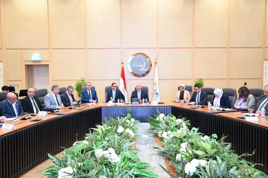 وزير الصناعة والنقل يستعرض مع مصنعي السيارات التعديلات الجديدة في البرنامج الوطني لتنميةصناعتها