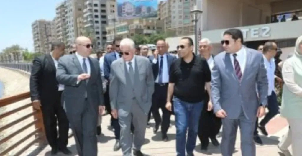 مستشار الرئيس للتنمية المحلية ومحافظ بنى سويف فى جولة بالممشى السياحى