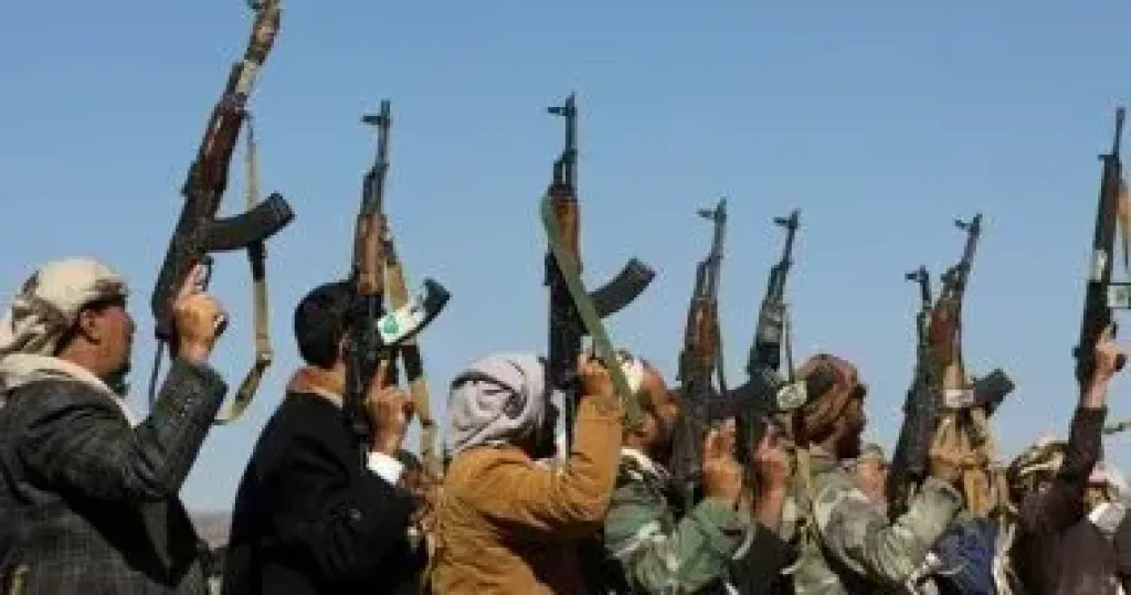 الحوثيون: استهدفنا ناقلة بضائع في البحر الأحمر وهي الآن معرضة للغرق