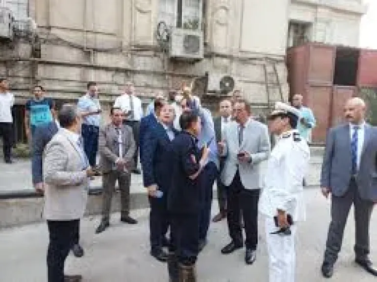 محافظ القاهرة يشكل لجنة هندسية لبيان مدى تأثر مبنى سنترال رمسيس بالحريق
