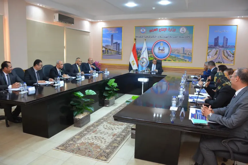 وزير الإنتاج الحربي يترأس مجلس إدارة الأكاديمية المصرية للهندسة والتكنولوجيا المتقدمة.. صور