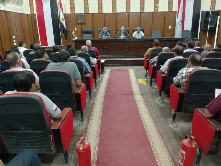 محافظ أسيوط يشدد على الالتزام الكامل بتعليمات تأمين نقل امتحانات