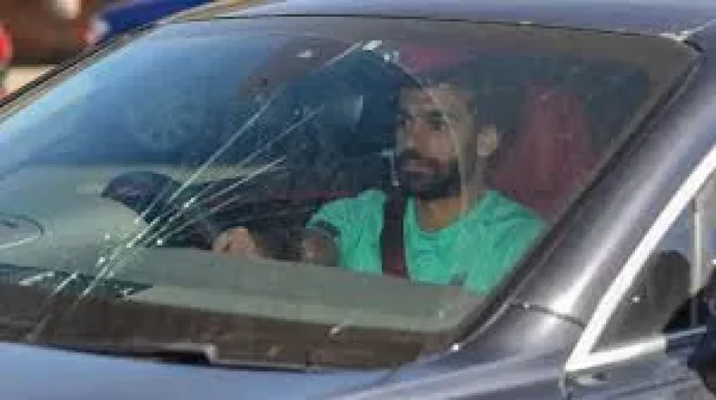 محمد صلاح يعود لتدريبات ليفربول بسيارة فارهة