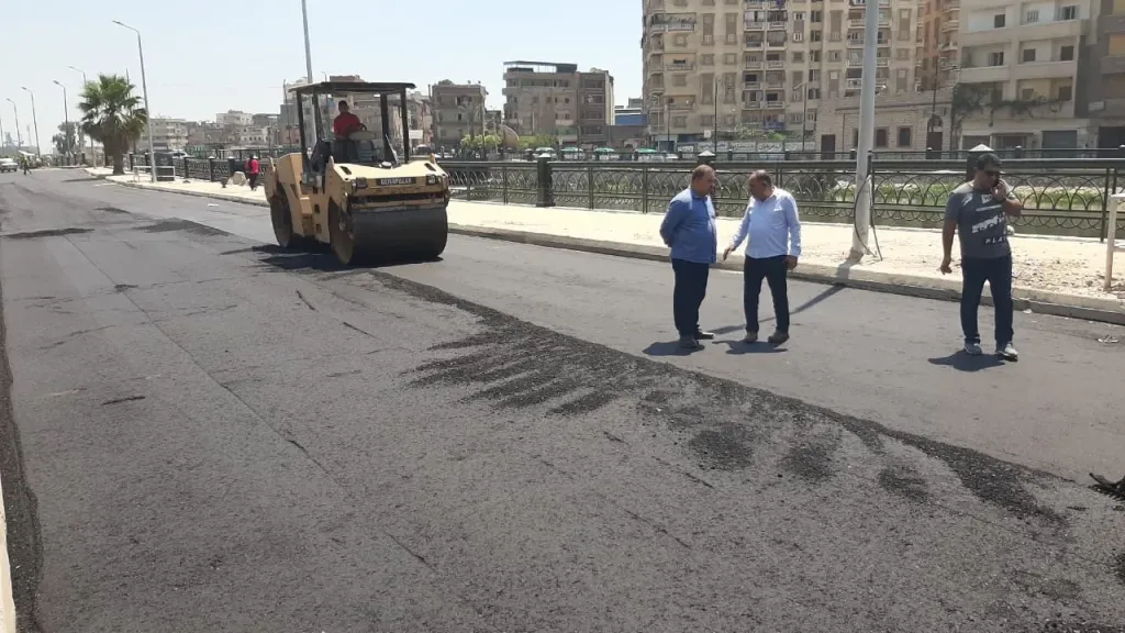 استمرارا لجهود رفع كفاءة البنية التحتية رصف طريق نخنوخ بكفر الدوار بتكلفة 15 مليون جنيه