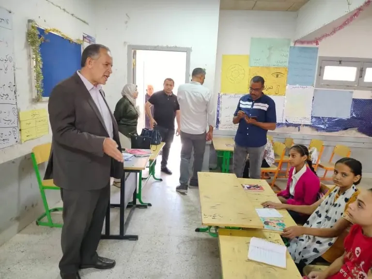 محافظ أسيوط يؤكد أهمية استخدام أساليب تعليمية تفاعلية