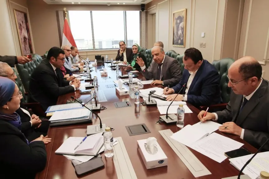 وزيرا الكهرباء  والإسكان  يبحثان الاستفادة من الخبرات المتراكمة فى تنفيذ مشروعات المدن الجديدة