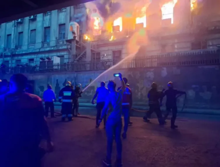 في حريق سنترال رمسيس.. النيابة العامة تأمر بالتحفظ على أجهزة المراقبة ووحدات التخزين لفحصها