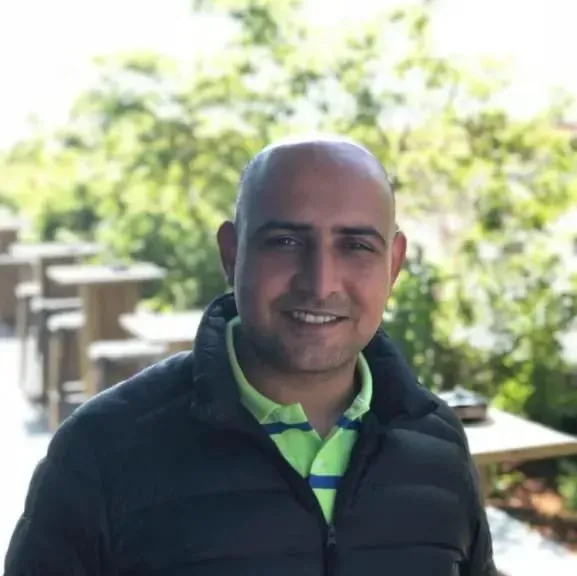 أحمد على مديرا لتسويق ومبيعات MANEAST وكلاء علامة Soueast