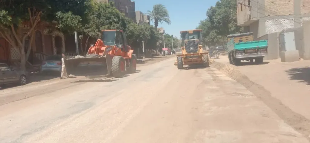 محافظ أسيوط: استمرار حملات تسوية وتمهيد الشوارع بقرى
