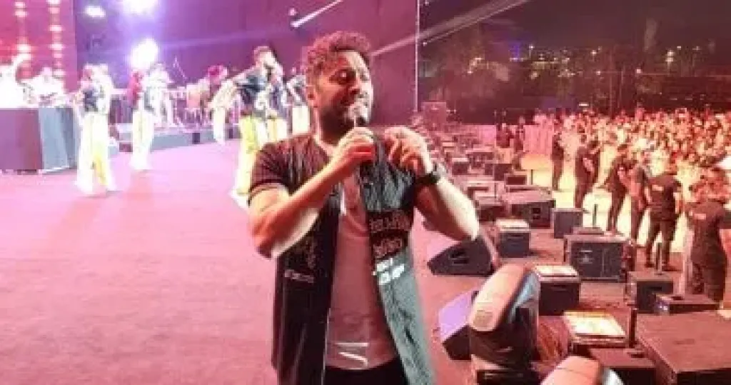 تامر حسنى يفتتح حفله بالرياض بميكس من أغانيه على هامش كأس العالم للرياضات