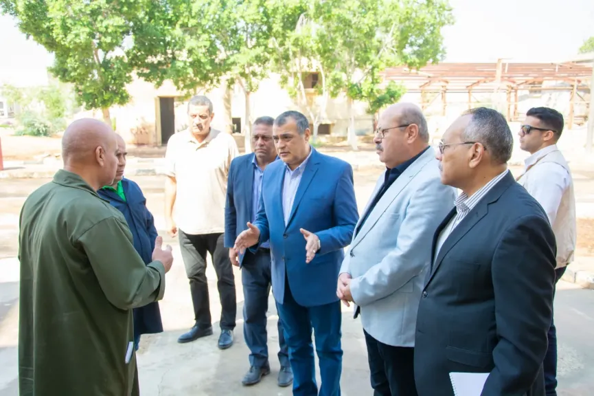 خلال زيارة مفاجئة ..وزير الإنتاج الحربي يتفقد خطوط الإنتاج بشركة هليوبوليس للصناعات الكيماوية”مصنع 81 الحربى”