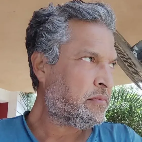 الكاتب الصحفي محمود شاكر و أسرة تحرير بوابة وتليفزيون  الدولة الاخبارية. تنعي الكاتب الصحفي سامي أبوالعز فى وفاة شقيقة