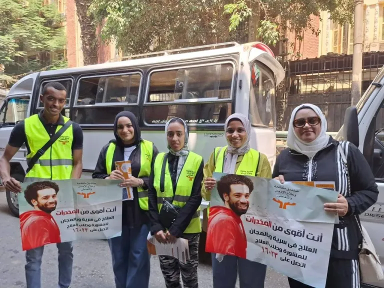 ”المخدرات مش هتضيعك لوحدك”.. حملة توعية للسائقين بالمواقف العمومية