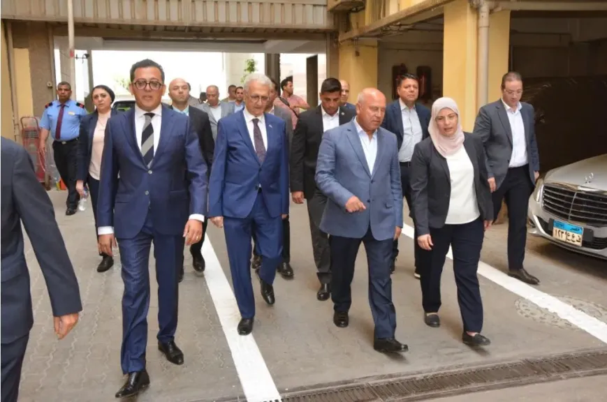 نائب رئيس الوزراء للتنمية الصناعية يتفقد مصنع ”بافاريا مصر” بجسر السويس