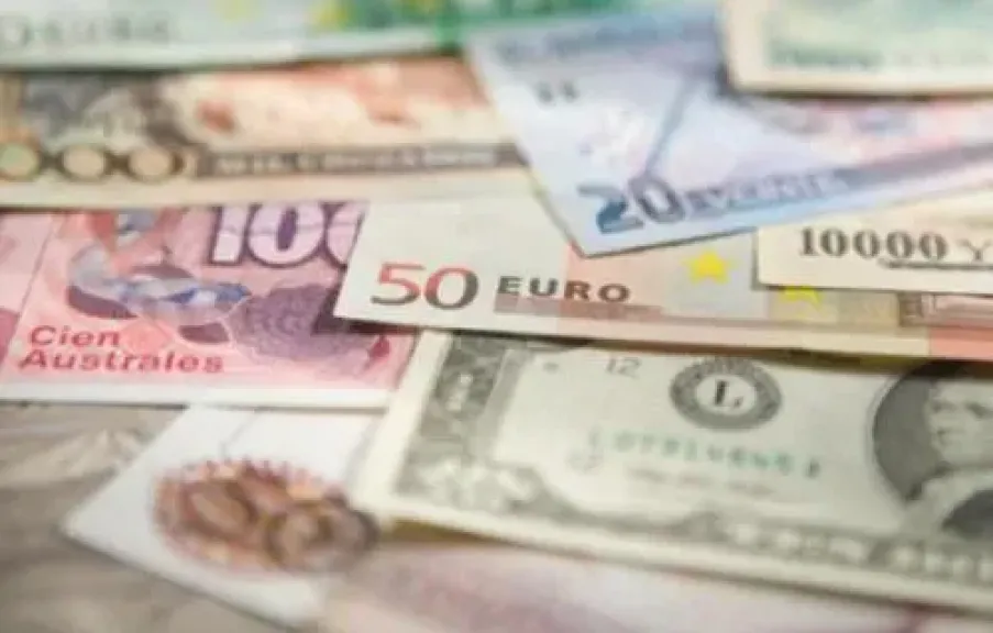 منع تداول ملايين العملات الأجنبية بالسوق السوداء بضربات أمنية